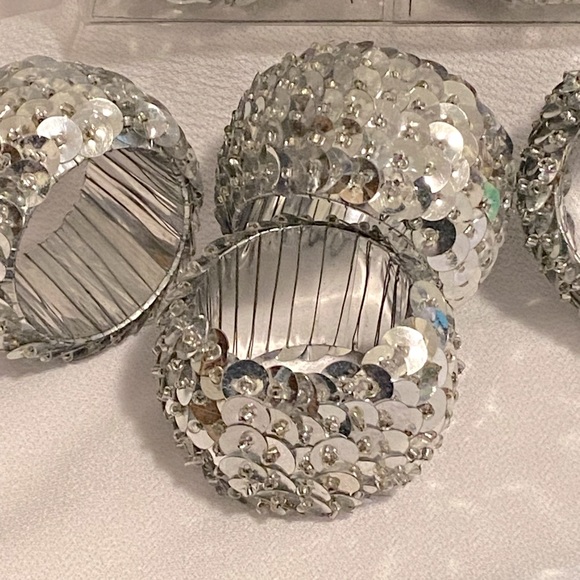 β¨NIBβ¨ 8 Sparkly Napkin Rings - Silver Sequins Wrapped on Metal Rings (2 boxes) - Picture 2 of 6